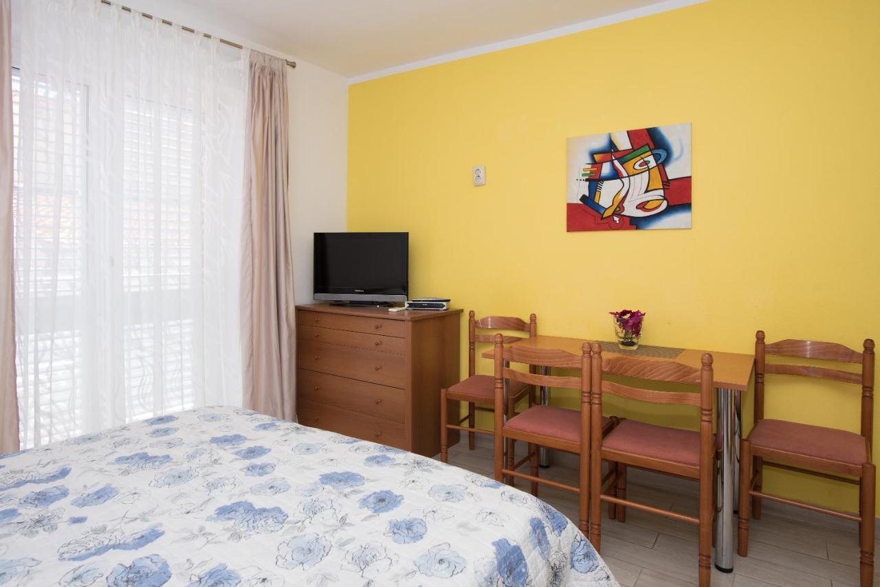 Apartments Lovric Vodice Exterior foto