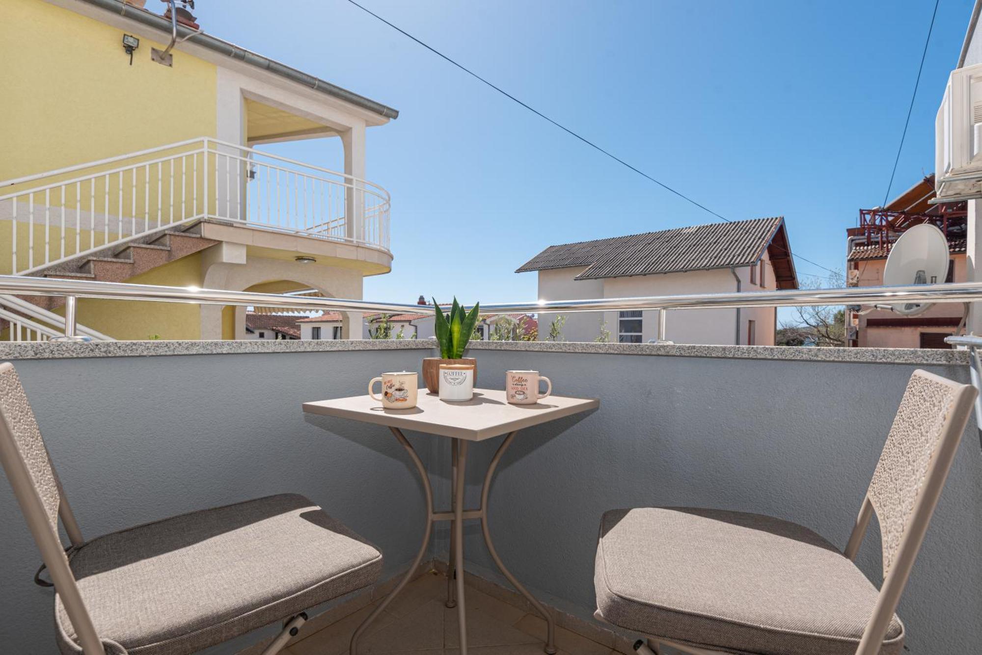 Apartments Lovric Vodice Exterior foto