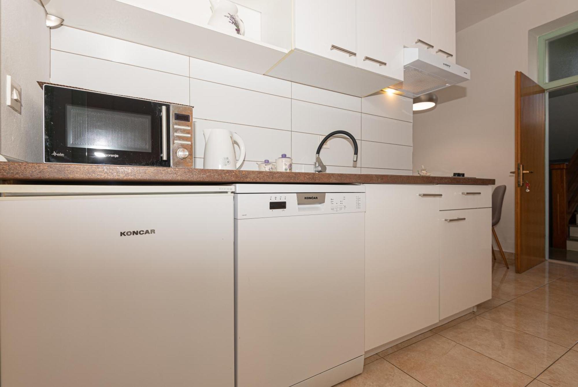 Apartments Lovric Vodice Exterior foto