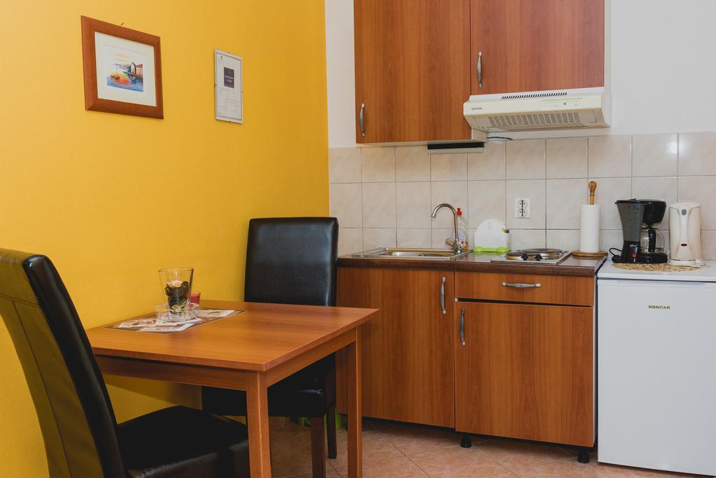 Apartments Lovric Vodice Exterior foto