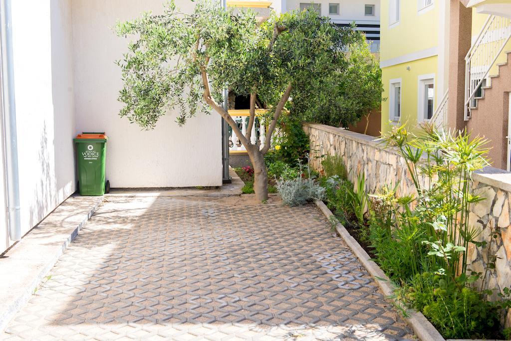 Apartments Lovric Vodice Exterior foto